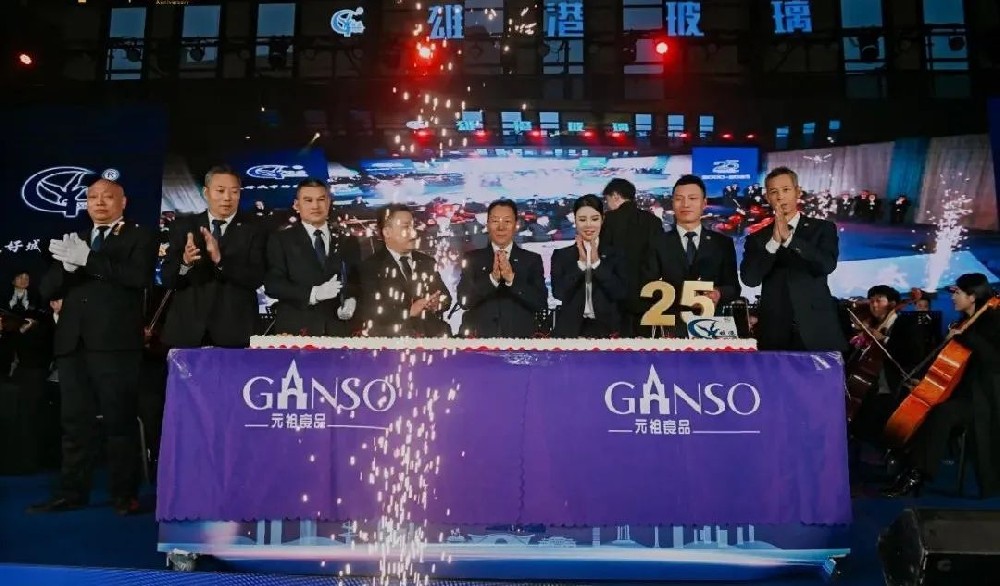 車間奏響交響樂！雄港玻璃25周年新年交響音樂會在成都舉行
